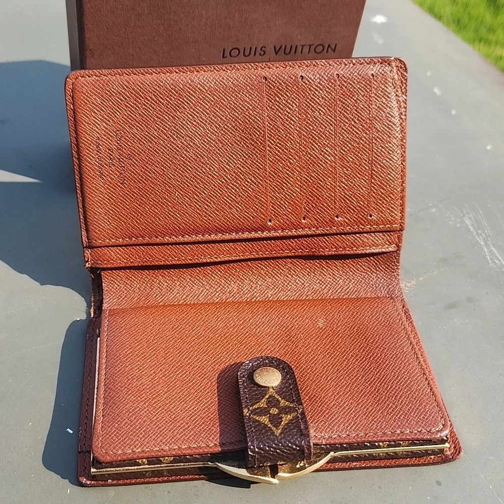 Authentic Louis Vuitton kisslock wallet - Picture 8 of 15